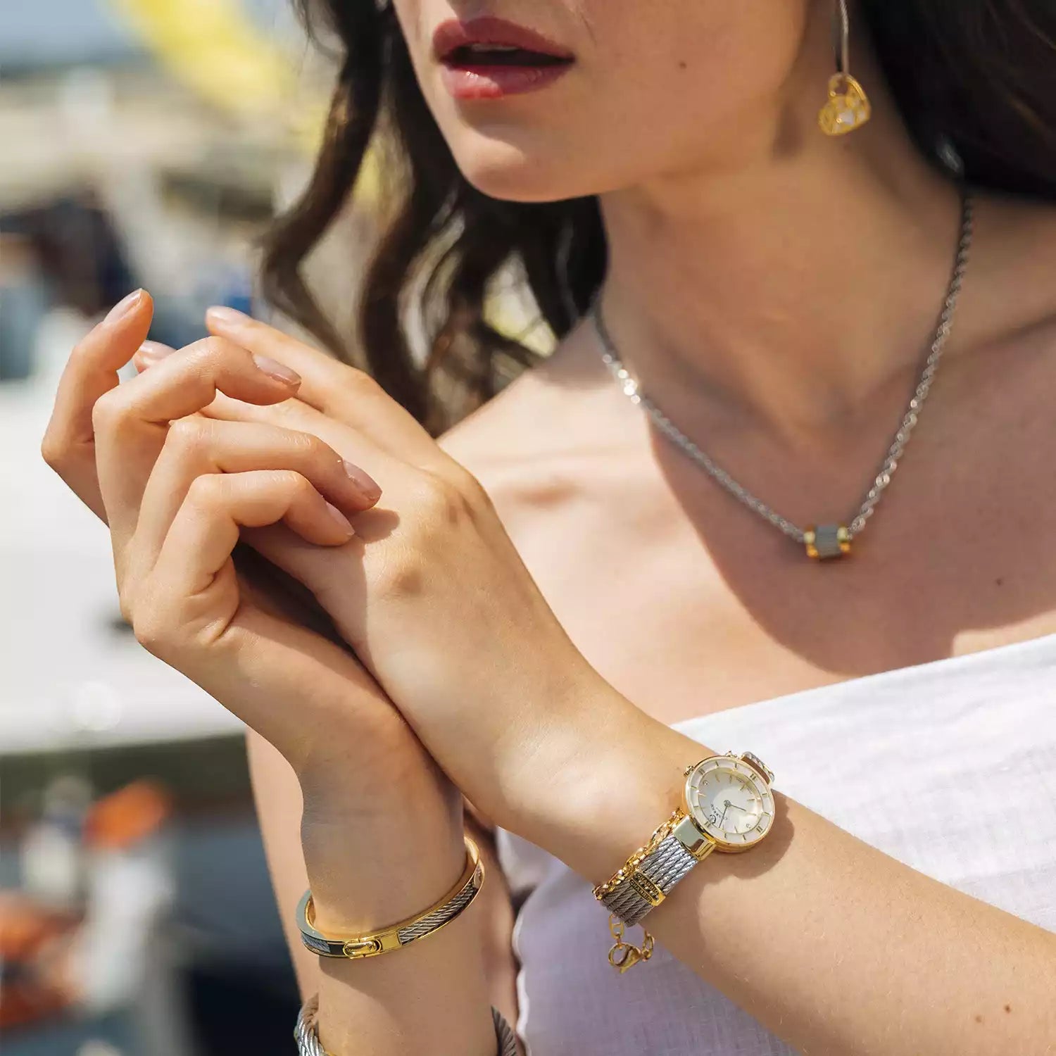 ST TROPEZ25MM, CALIBRE QUARTZ, NACRE AVEC 2 DIAMANTS, BEZEL NACRE, BRACELET CABLE ACIER - Charriol Geneve - Montres