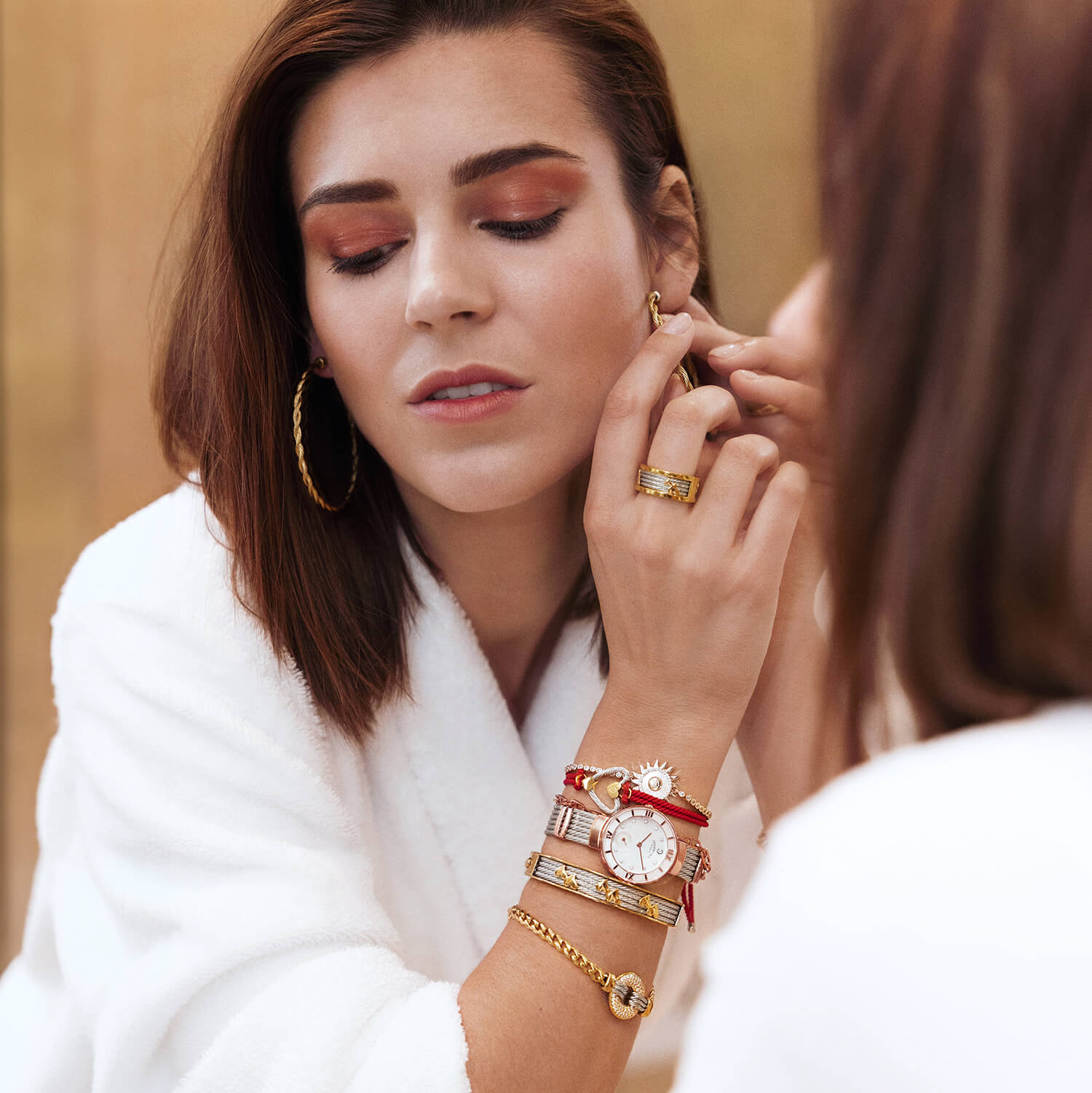 ST TROPEZ30MM, CALIBRE QUARTZ, NACRE AVEC DIAMANT 10 DIAMANTS, BEZEL NACRE, BRACELET CABLE ACIER - Charriol Geneve - Montres