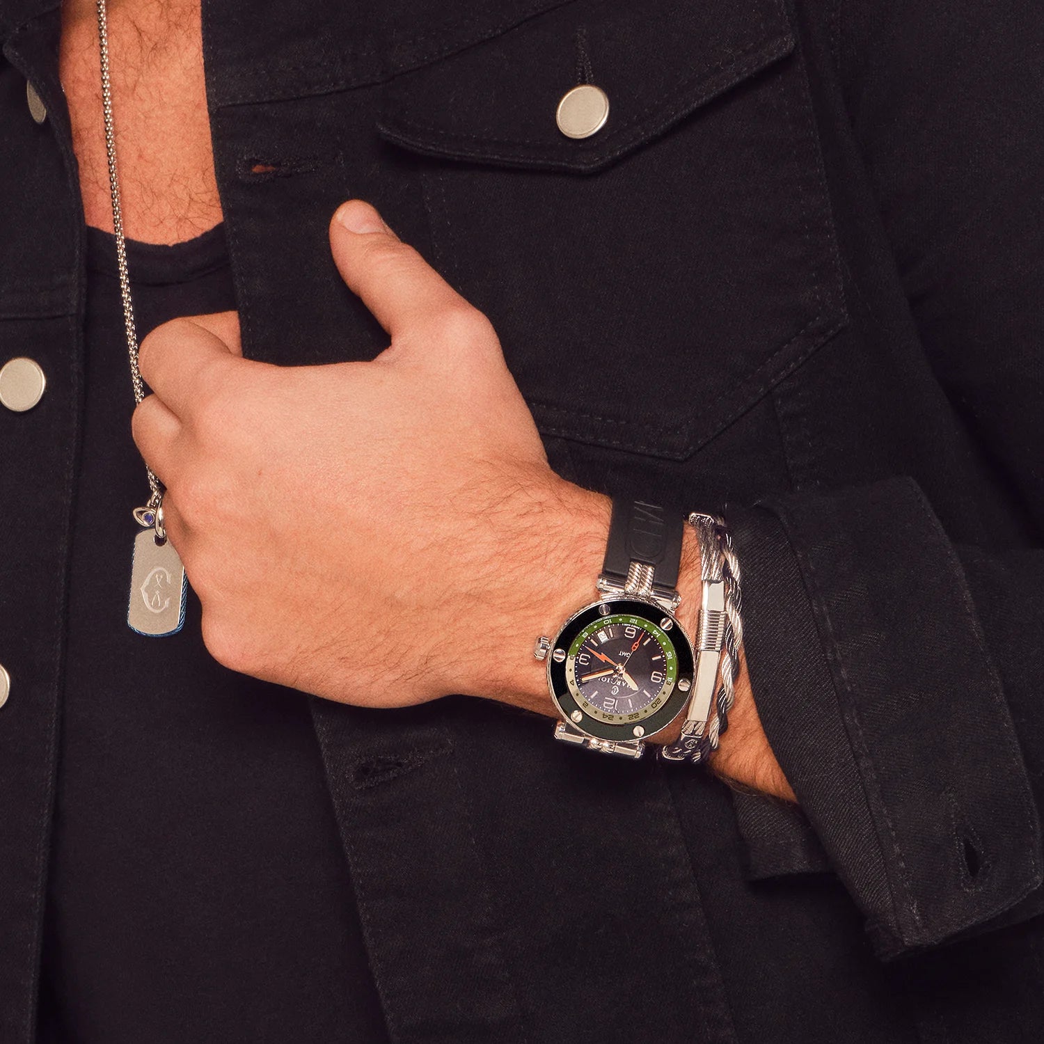 NAVIGATOR SURF GMT, 41MM, CALIBRE AUTOMATIQUE, CADRAN NOIR, ZONE 6 SCREWS, BRACELET INTERCHANGEABLE EN CAOUTCHOUC NOIR, Edition limitée x @time_mechanic - Charriol Geneve - Montre