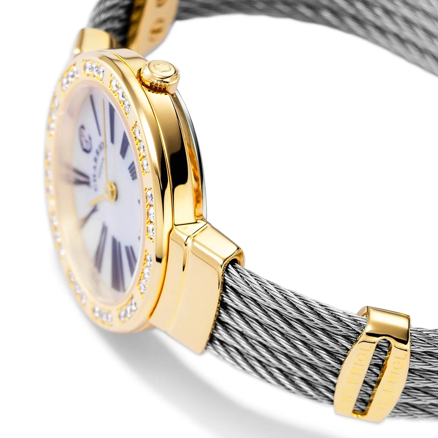 ST TROPEZ25MM, CALIBRE QUARTZ, CADRAN NACRE, PVD OR JAUNE AVEC 36 DIAMANTS, BRACELET CABLE ACIER - Charriol Geneve - Montres